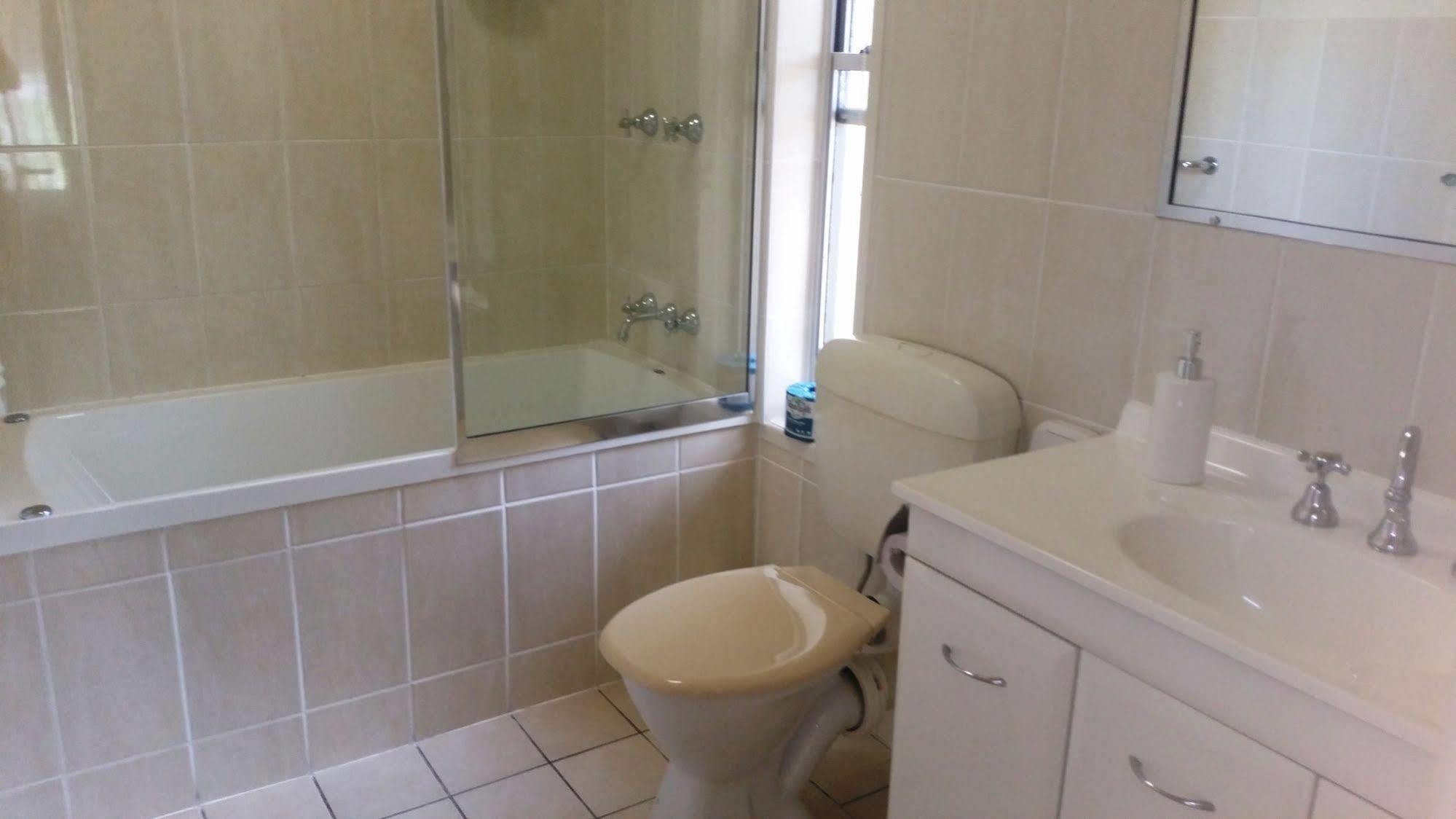 Bundaberg Coral Villa Motor Inn Bagian luar foto