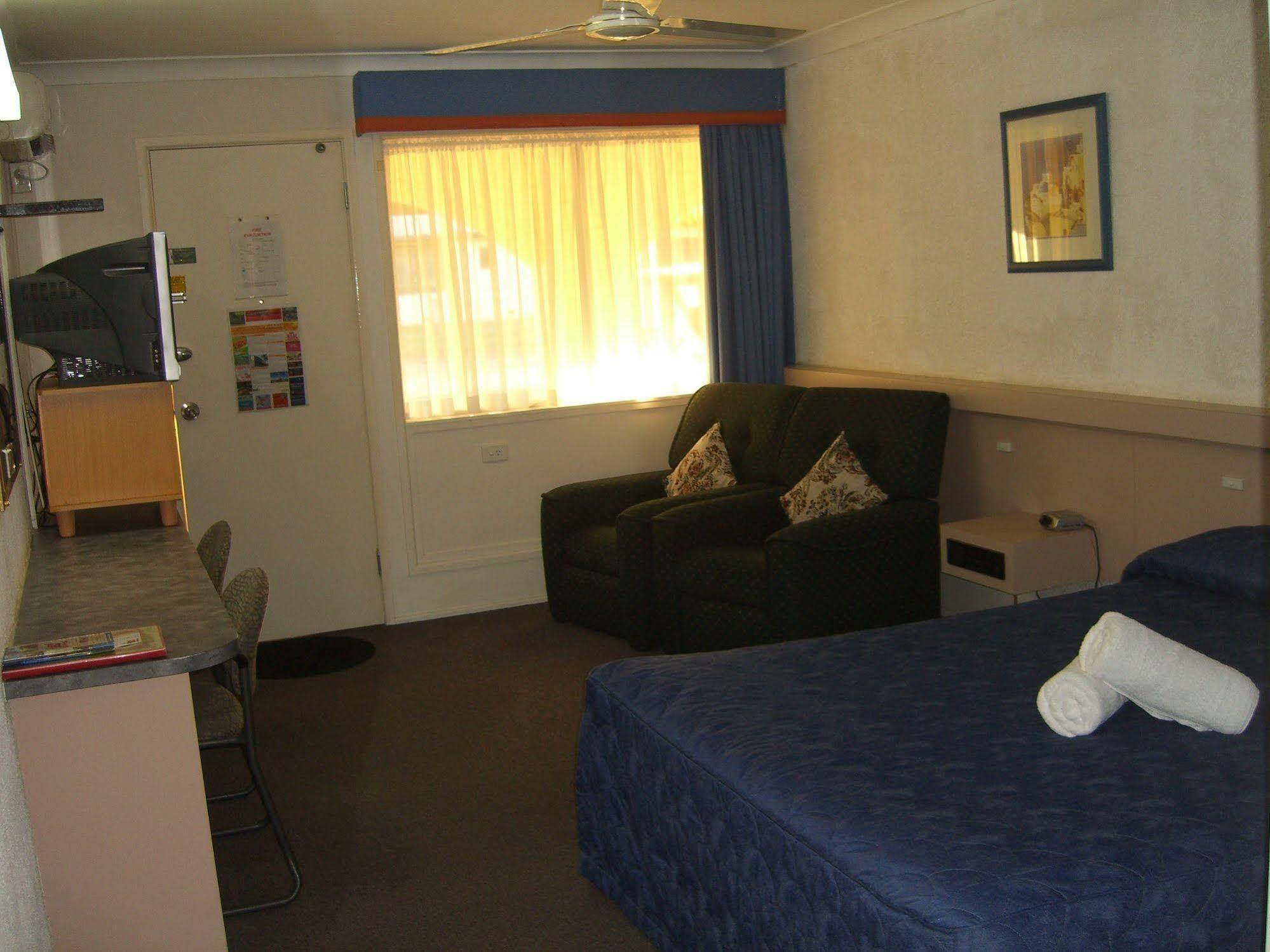 Bundaberg Coral Villa Motor Inn Bagian luar foto