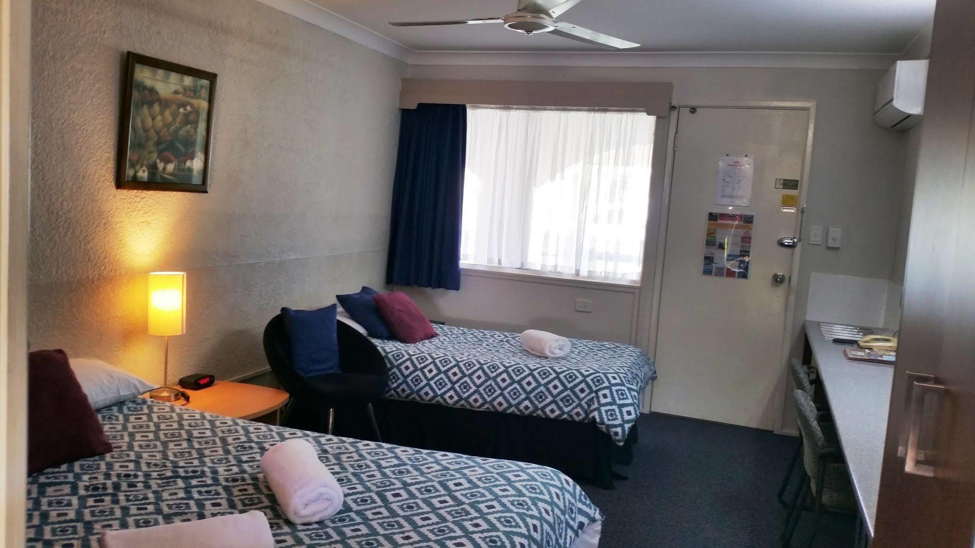 Bundaberg Coral Villa Motor Inn Bagian luar foto