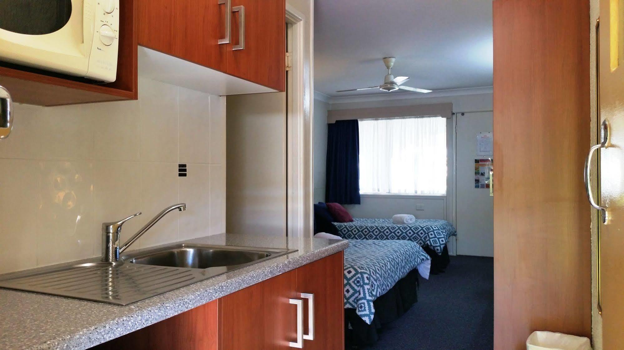 Bundaberg Coral Villa Motor Inn Bagian luar foto