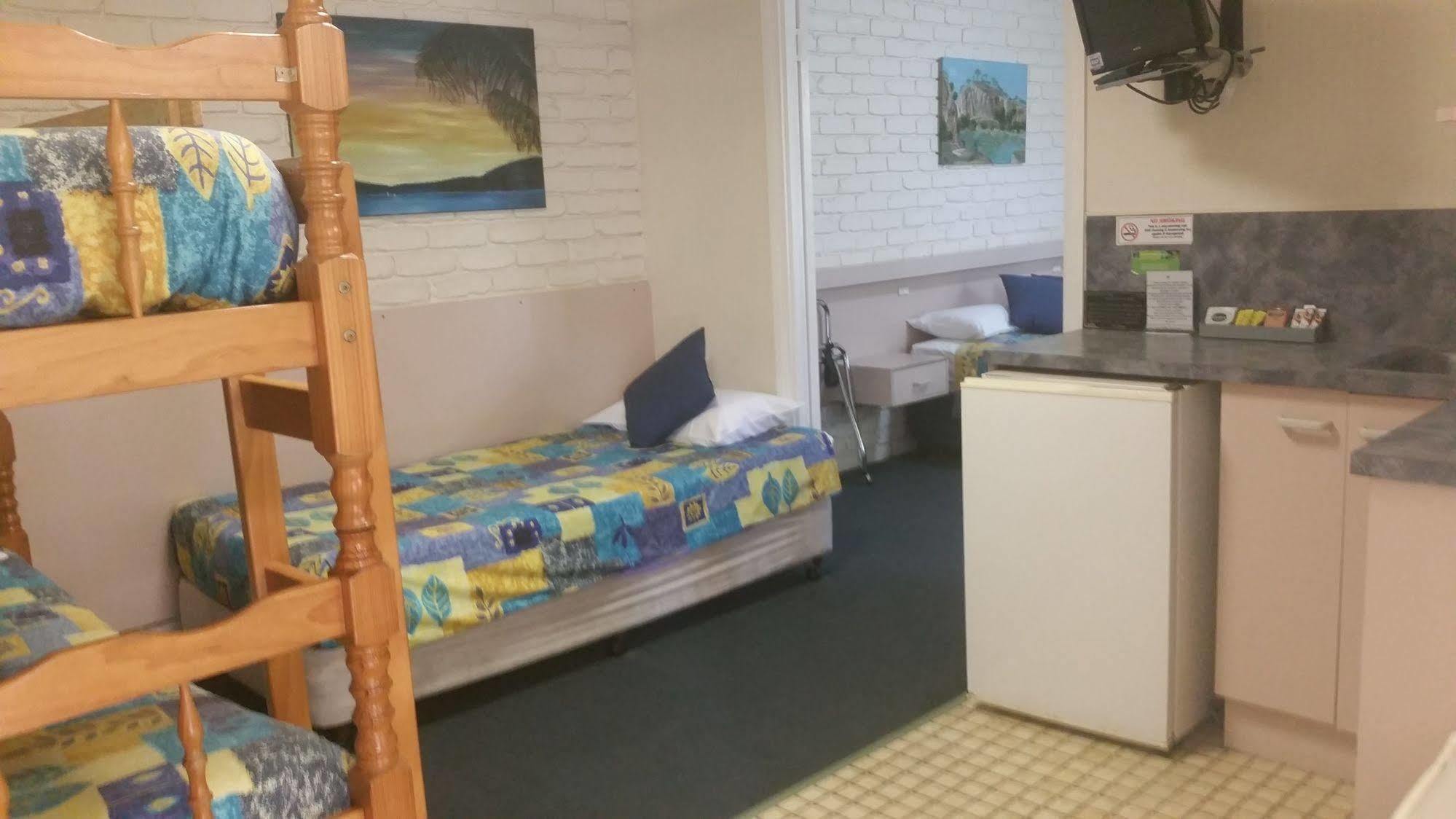 Bundaberg Coral Villa Motor Inn Bagian luar foto
