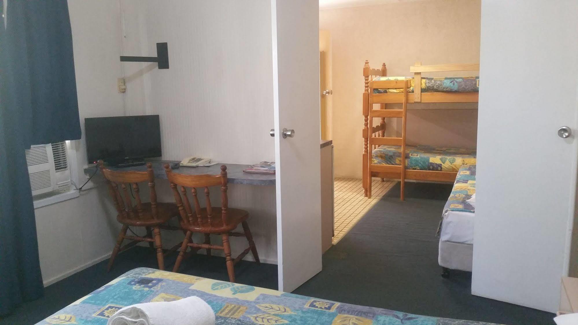 Bundaberg Coral Villa Motor Inn Bagian luar foto