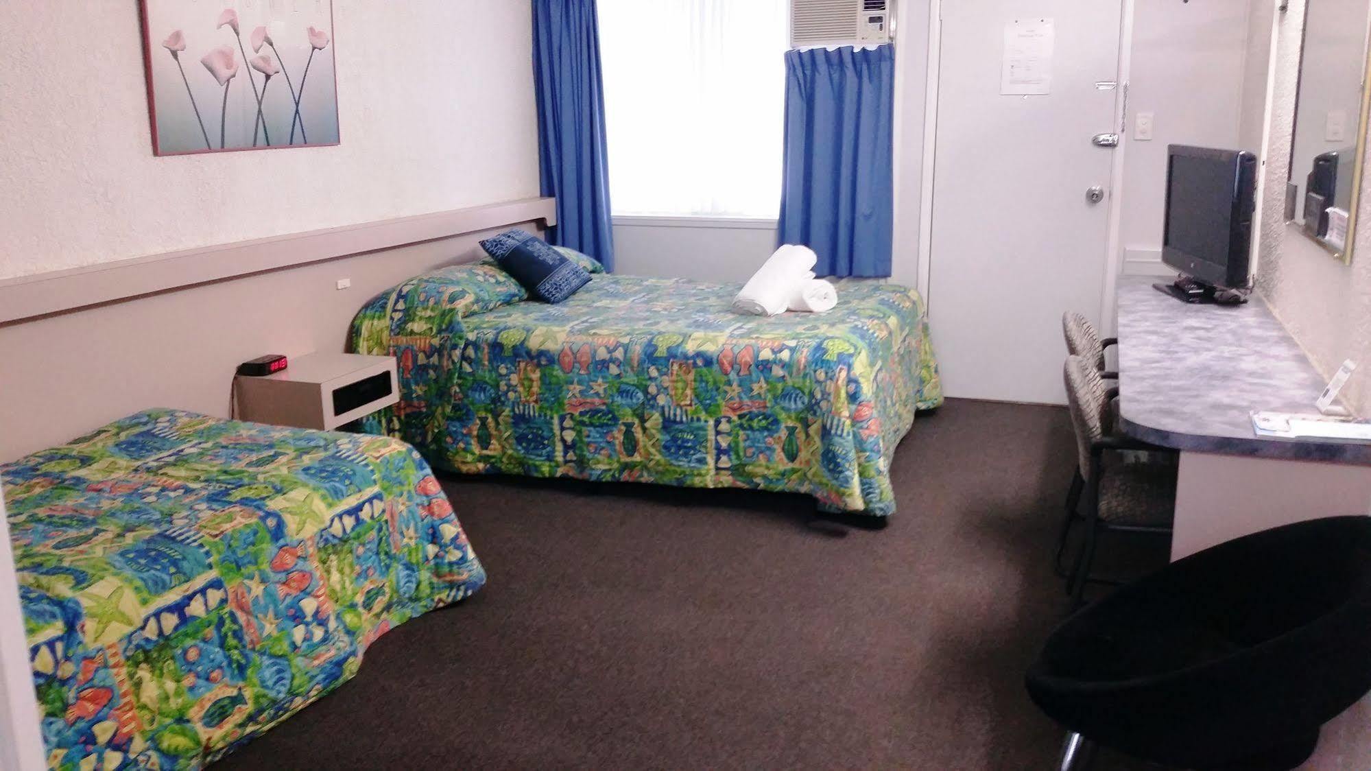 Bundaberg Coral Villa Motor Inn Bagian luar foto