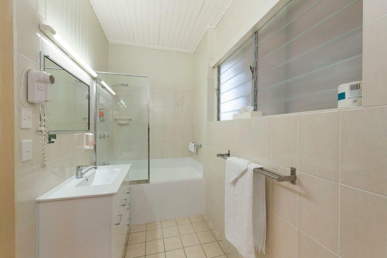 Bundaberg Coral Villa Motor Inn Bagian luar foto